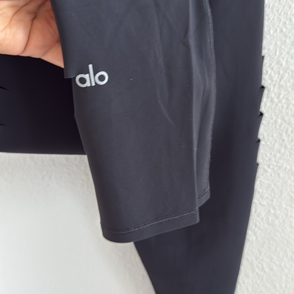 ALO Yoga Extreme Ripped Slash Warrior Legging Black High Rise Medium - Picture 7 of 8